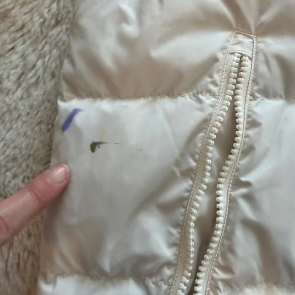 The North Face White Puffer Vest - With Flaw Mark - Picture 2 of 6